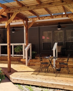 Outdoor living space in League City